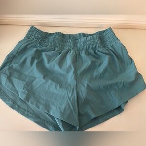 Green Athletic Shorts with Elastic Waistband and Relaxed Fit